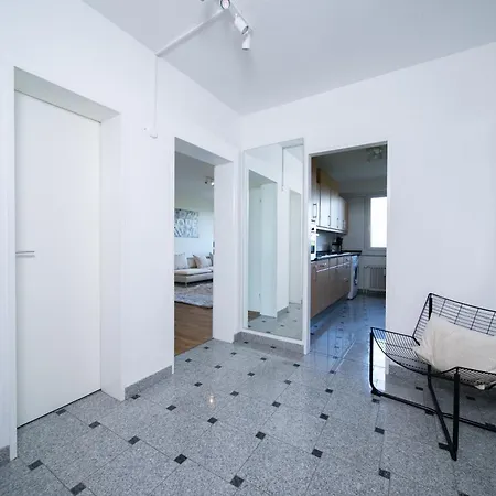 شقة 120 Sqm - 2 Bedrooms - Balcony - Kitchen