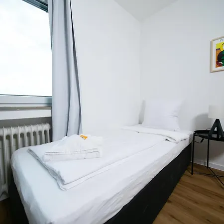 شقة 120 Sqm - 2 Bedrooms - Balcony - Kitchen *