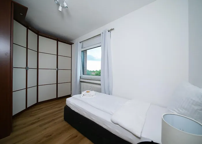 120 Sqm - 2 Bedrooms - Balcony - Kitchen Lejlighed Neuss