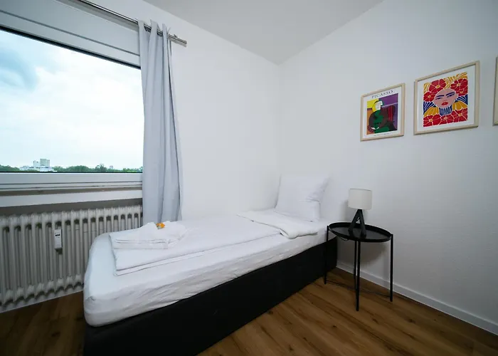 Lejlighed 120 Sqm - 2 Bedrooms - Balcony - Kitchen Neuss