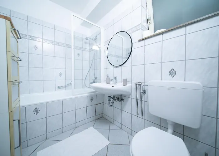 Lejlighed 120 Sqm - 2 Bedrooms - Balcony - Kitchen