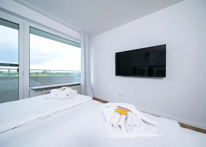 120 Sqm - 2 Bedrooms - Balcony - Kitchen Neuss